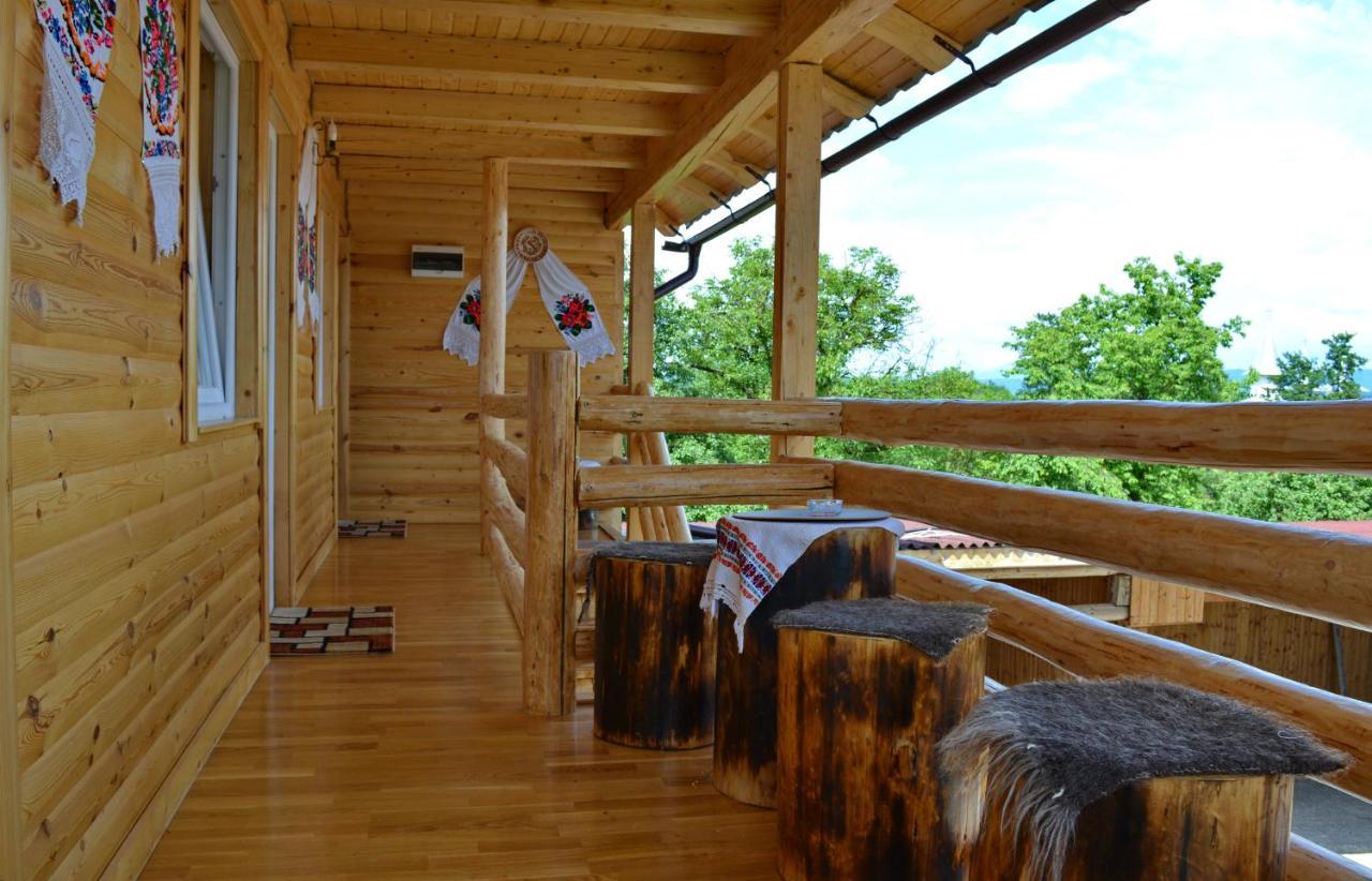 Pensiunea Lore&Sara Satu Sugatag Ngoại thất bức ảnh