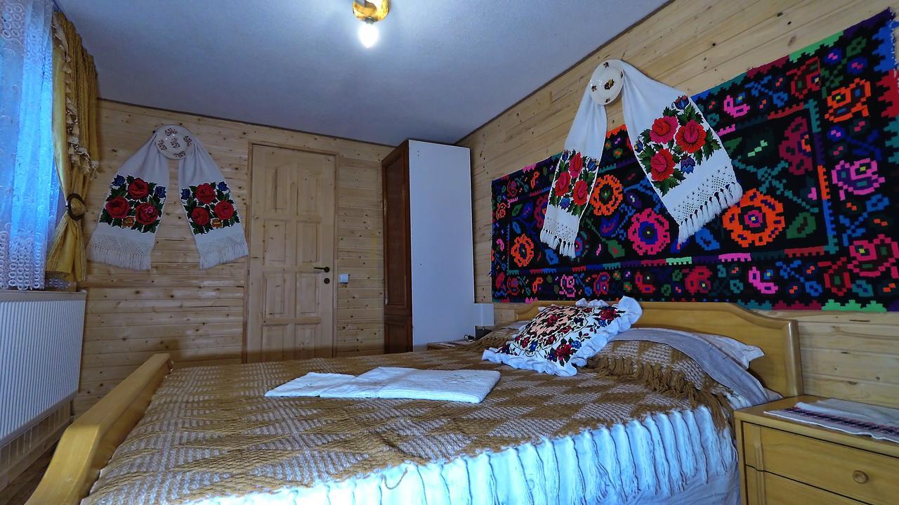Pensiunea Lore&Sara Satu Sugatag Ngoại thất bức ảnh